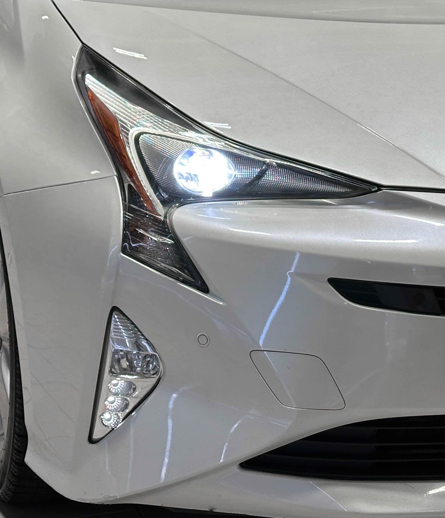 Toyota Prius Hybrid - 4